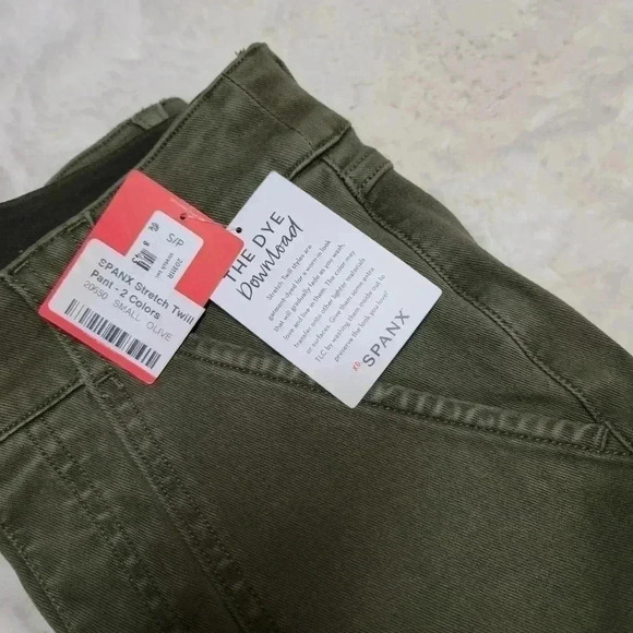 Spanx Stretch Twill Ankle Cargo Pants in Darkened Olive size S NWT $128 - Picture 4 of 7